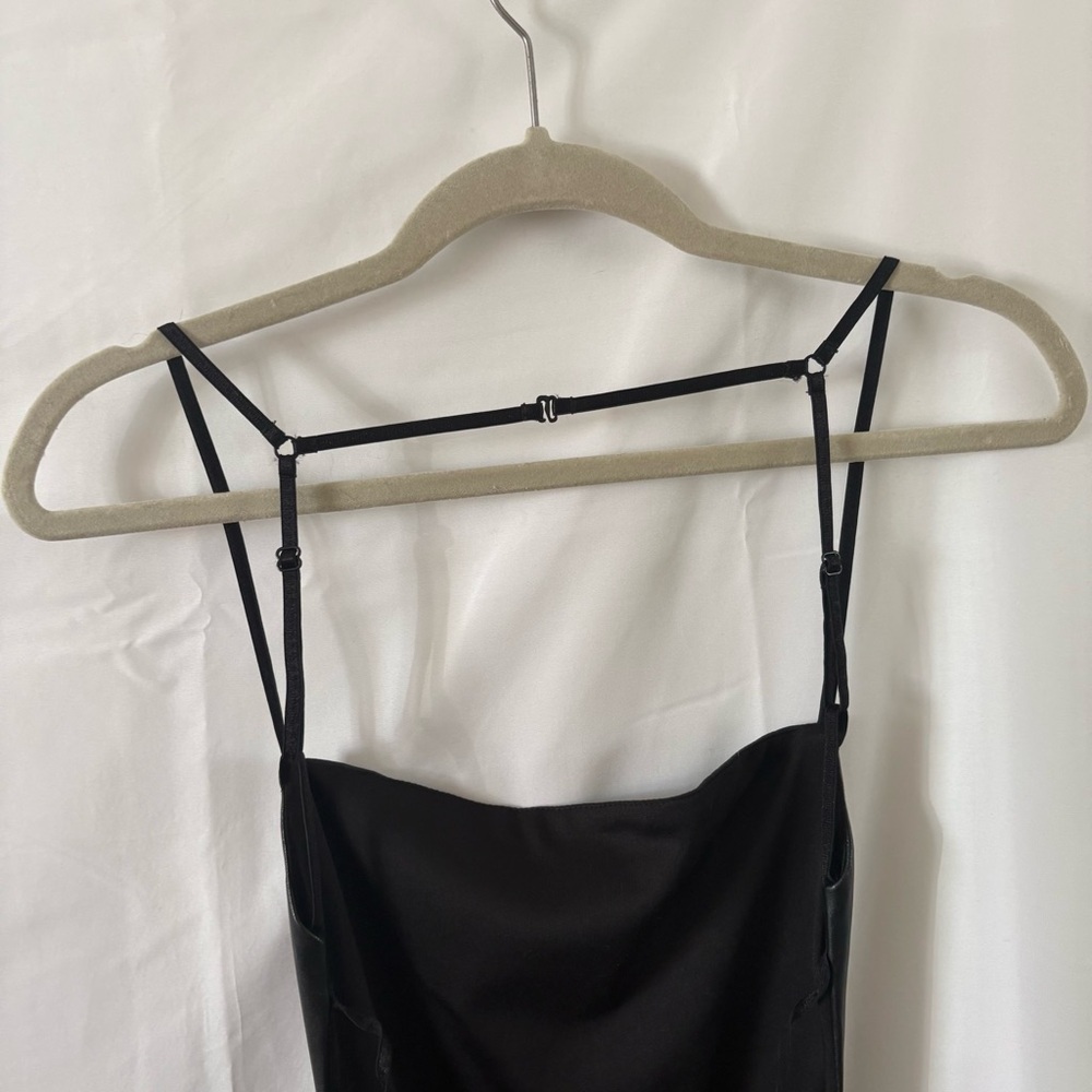 Black faux leather mini dress size medium open back Y2K latex LBD goth - Picture 4 of 6